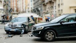  Car accident on PAris street between luxury limousine Lancia Th