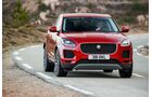 Jaguar E-Pace 2018 schräg vorne fahrend rot