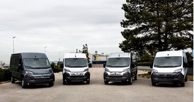 Citroen Jumpy, Peugeot Expert und Toyota Proace, Transporter Trio -  firmenauto