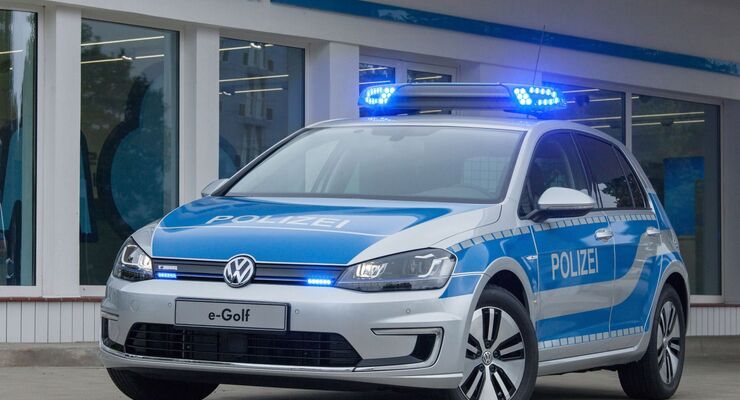 Weltpremiere Volkswagen e-Golf in Polizeiuniform